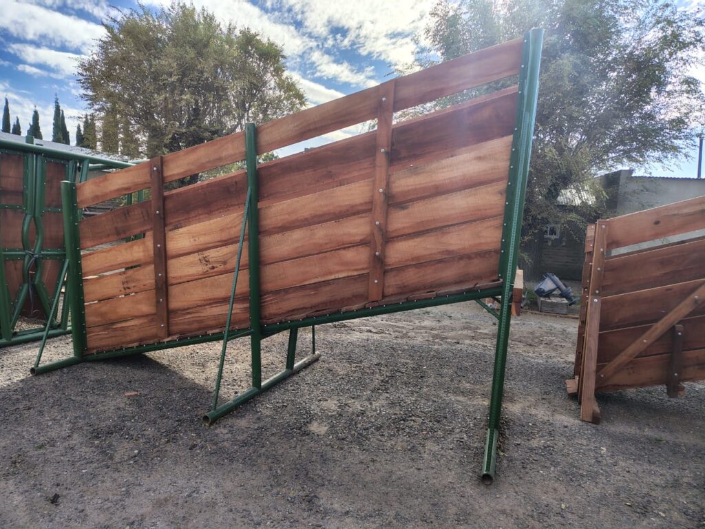 Cargador de hacienda de madera