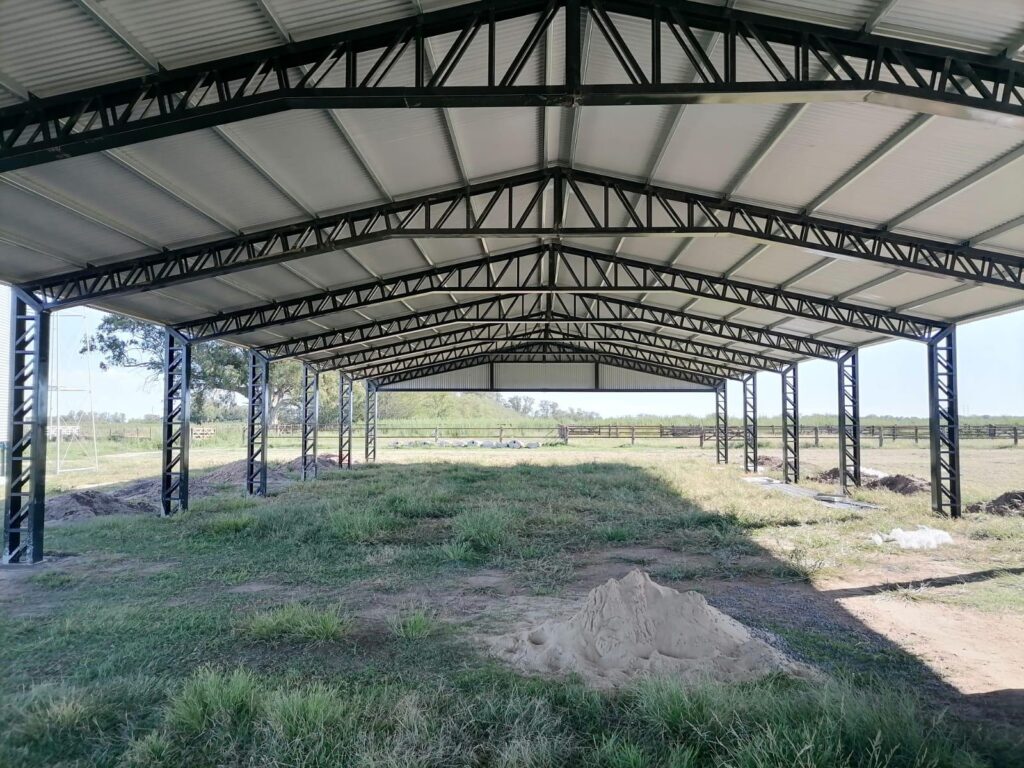 Tinglado con techo a dos agua